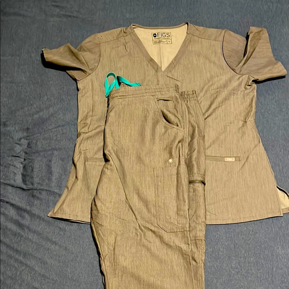 Figs Gray Medical Scrub Set with V-Neck Top